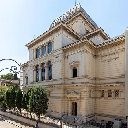 Iflat Synagogue At Your Feet Daire